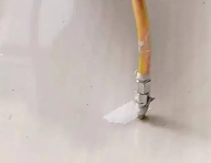 重庆瓷砖空鼓维修公司专业解答在瓷砖铺贴过程中，如果使用的砂料过粗（如全部使用了粗砂），可能会导致以下问题